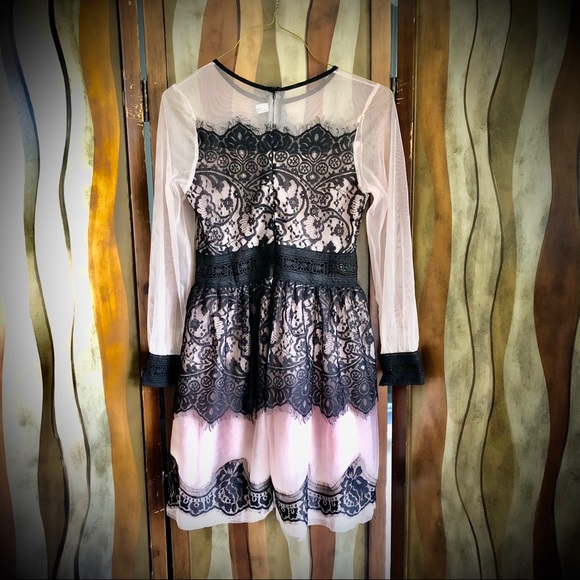 Cream and black lace dress - Picture 2 of 5